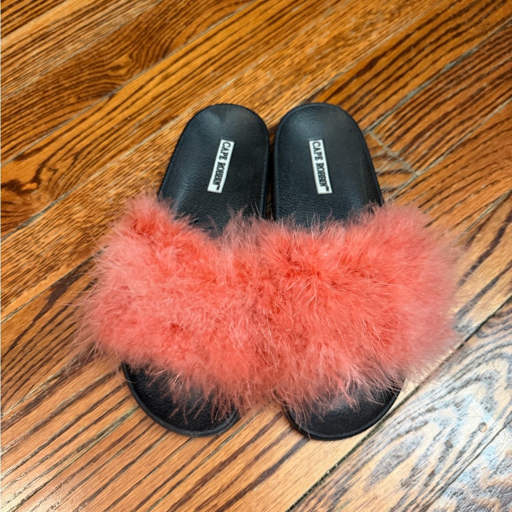 Cape Robbin Black and Coral Fluffy Slides